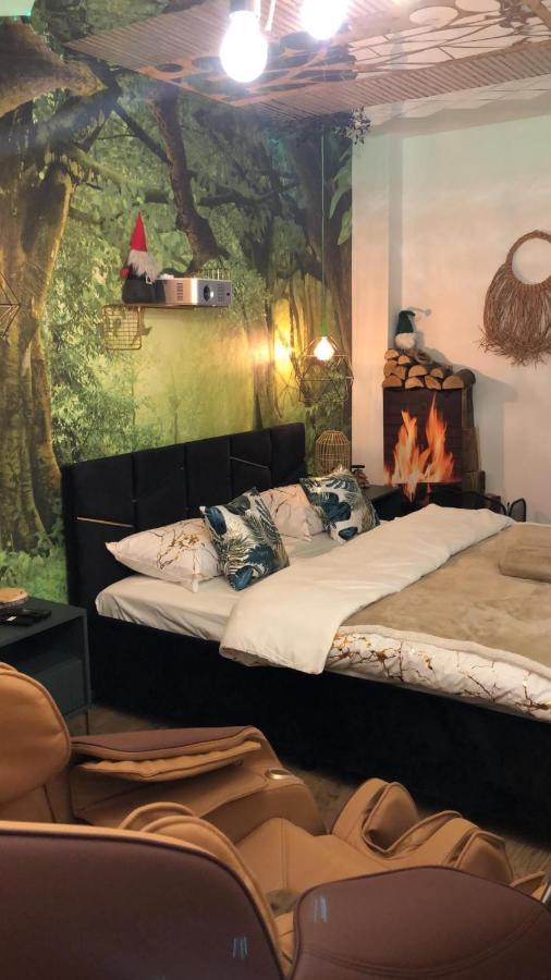 Wola Wyjatkowe: Luxe With Jacuzzi, Sauna & Prosecco Butas Warsaw