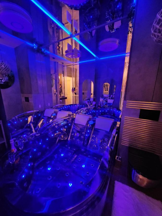 Wola Wyjatkowe: Luxe With Jacuzzi, Sauna & Prosecco Butas