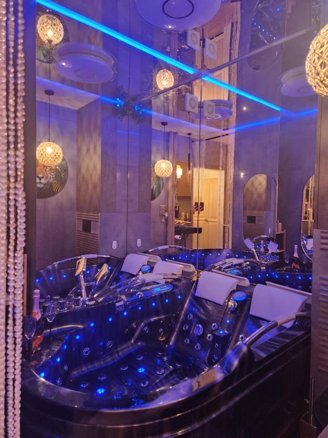 Wola Wyjatkowe: Luxe With Jacuzzi, Sauna & Prosecco Butas *